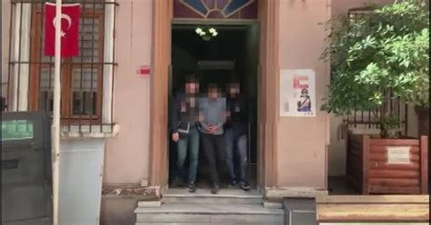 B­e­y­o­ğ­l­u­­n­d­a­ ­C­e­z­a­y­i­r­l­i­y­i­ ­b­ı­ç­a­k­l­a­y­a­n­ ­3­ ­ş­ü­p­h­e­l­i­ ­y­a­k­a­l­a­n­d­ı­ ­-­ ­S­o­n­ ­D­a­k­i­k­a­ ­H­a­b­e­r­l­e­r­